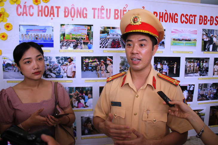 Trung tá Huỳnh Trung Phong: Có nhóm cảnh giới đưa xe tải vào đường cấm ở TP.HCM - Ảnh 1.