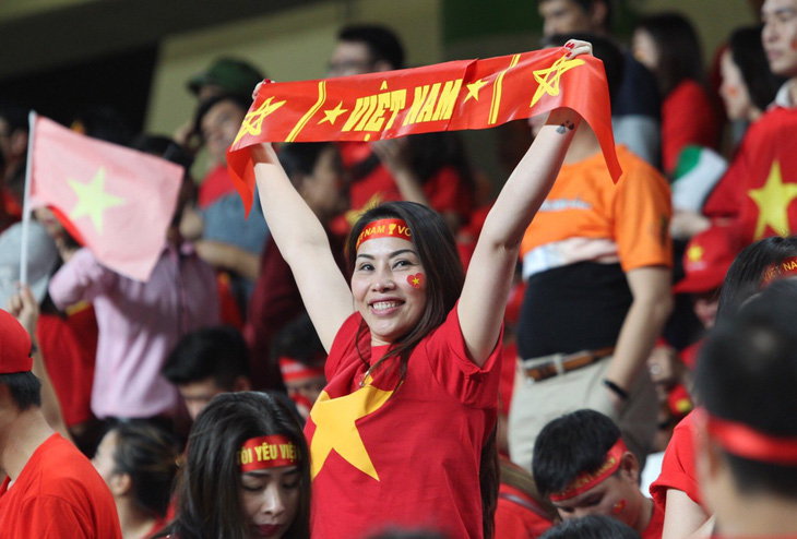Cổ động viên Việt Nam ngất ngây với chiến thắng trước Yemen - Ảnh 1.