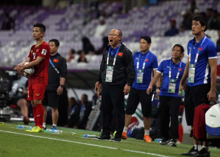 Ông Park lo Công Phượng bị thẻ phạt khi va chạm với cầu thủ Yemen - Ảnh 2.