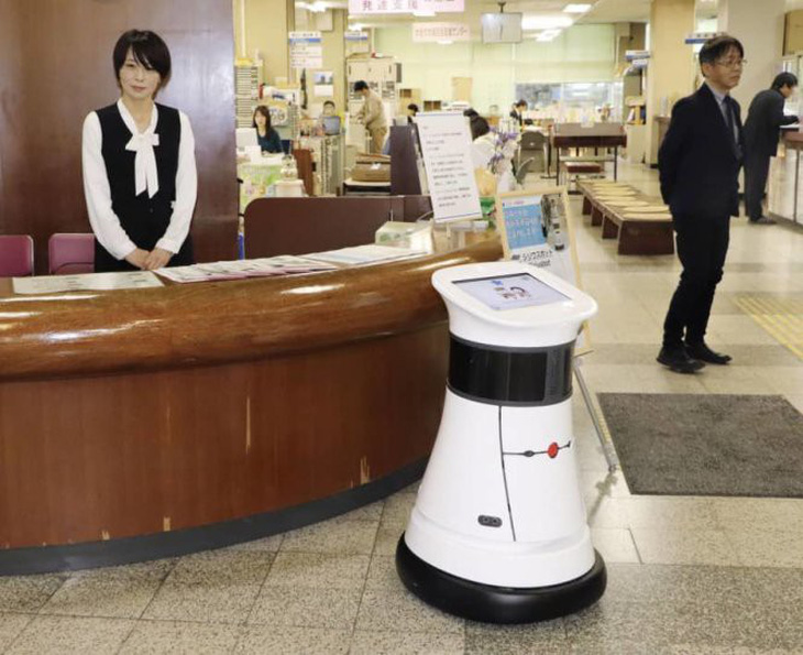 Robot công chức giúp dân làm giấy tờ - Ảnh 1.