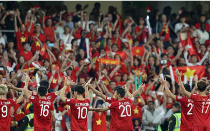 Clip cảm xúc vỡ òa của các tuyển thủ Việt Nam khi xem trận Lebanon - Triều Tiên