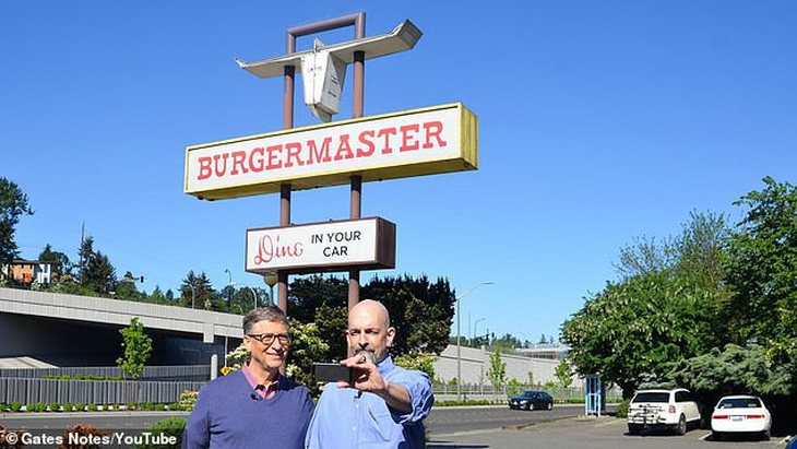 Mạng sốt với ảnh tỉ phú Bill Gates xếp hàng mua thức ăn nhanh 7,68 USD - Ảnh 2.