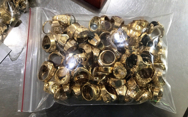 Nhân viên trộm 230 lượng vàng tây, chủ tiệm không ngờ 
