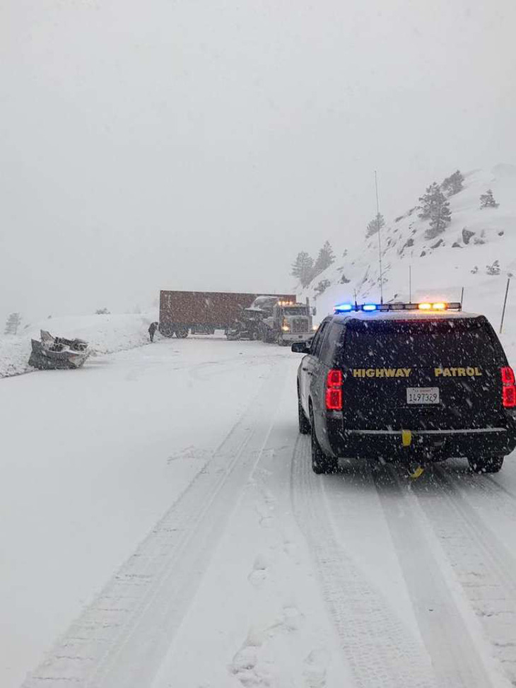 5 người thiệt mạng do mưa tuyết ở California - Ảnh 3.