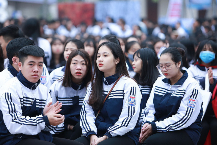 Hơn 5.000 học sinh xứ Nghệ dự tư vấn tuyển sinh hướng nghiệp - Ảnh 7.
