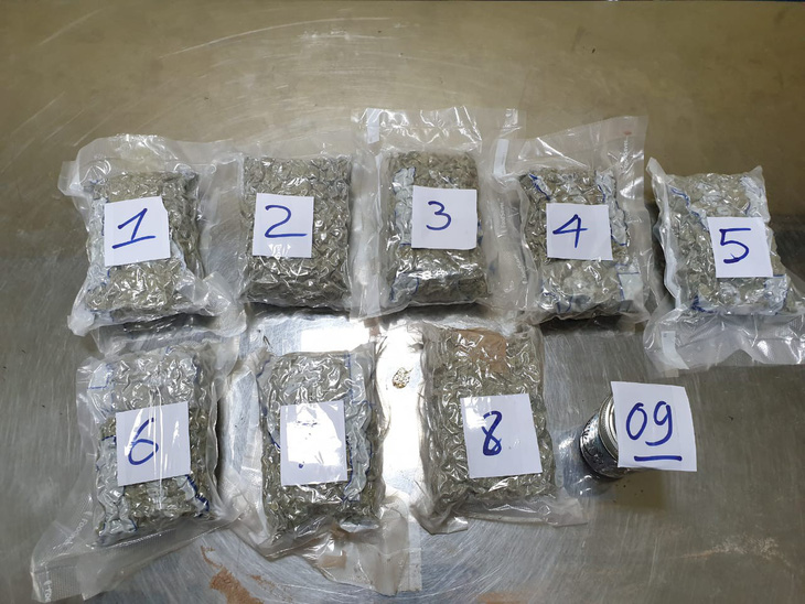 Bắt giữ 2,3kg ma túy vận chuyển qua sân bay Tân Sơn Nhất - Ảnh 1.