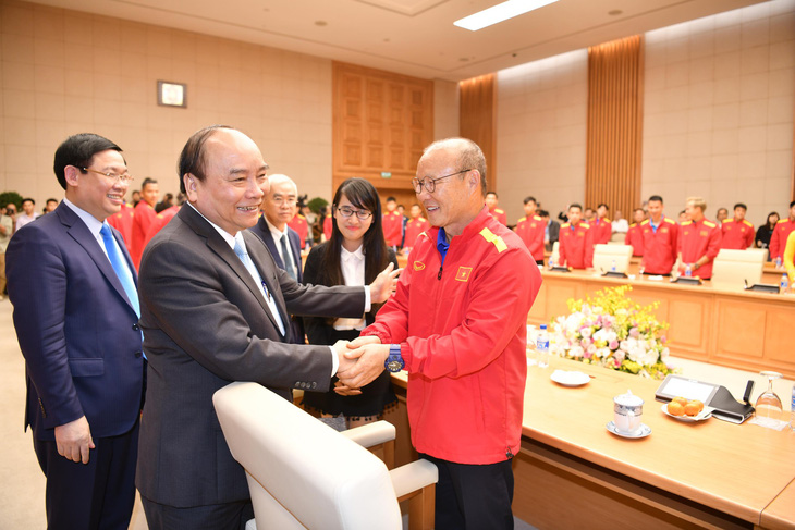 Thủ tướng Nguyễn Xuân Phúc điện thoại chúc mừng tuyển Việt Nam - Ảnh 1.