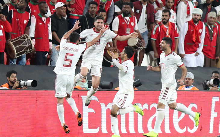 Hạ Oman, Iran đụng Trung Quốc ở tứ kết Asian Cup 2019