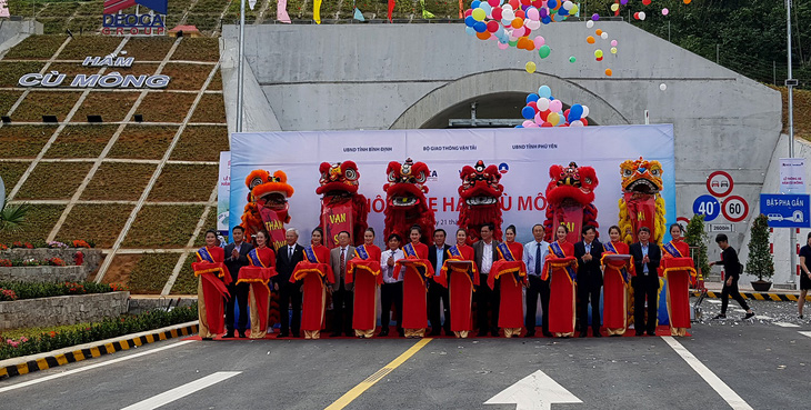 Thông xe hầm đường bộ 4.000 tỉ đồng qua đèo Cù Mông - Ảnh 2.