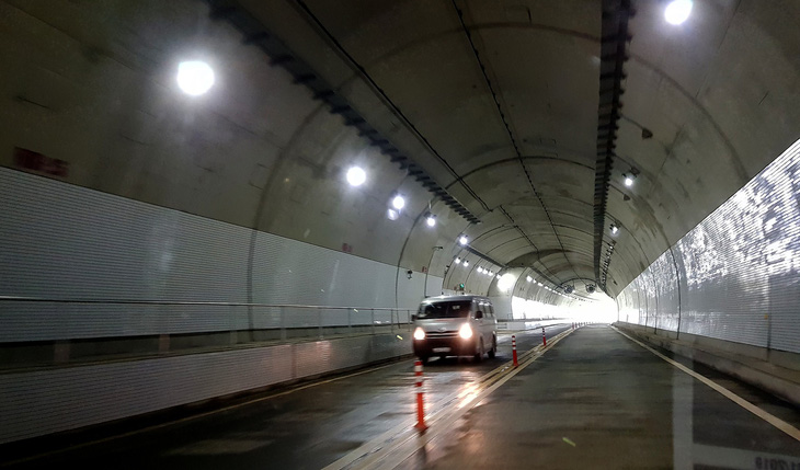 Thông xe hầm đường bộ 4.000 tỉ đồng qua đèo Cù Mông - Ảnh 5.