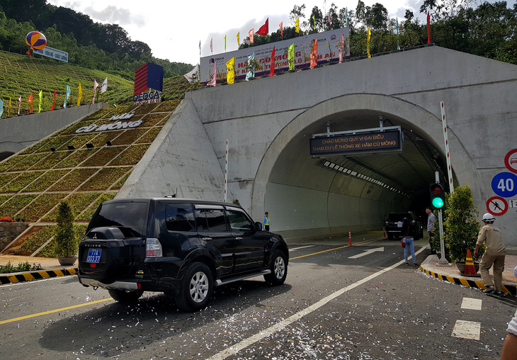 Thông xe hầm đường bộ 4.000 tỉ đồng qua đèo Cù Mông - Ảnh 3.