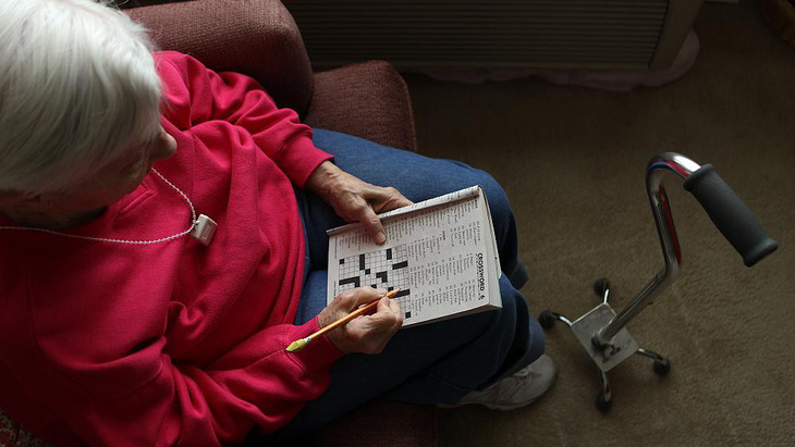Phòng ngừa bệnh Alzheimer gây mất trí nhớ ở người lớn tuổi - Ảnh 1.