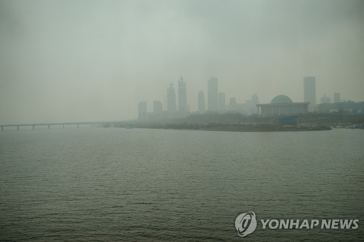 Dân Hàn không dám ra khỏi nhà vì không khí quá ô nhiễm - Ảnh 2.