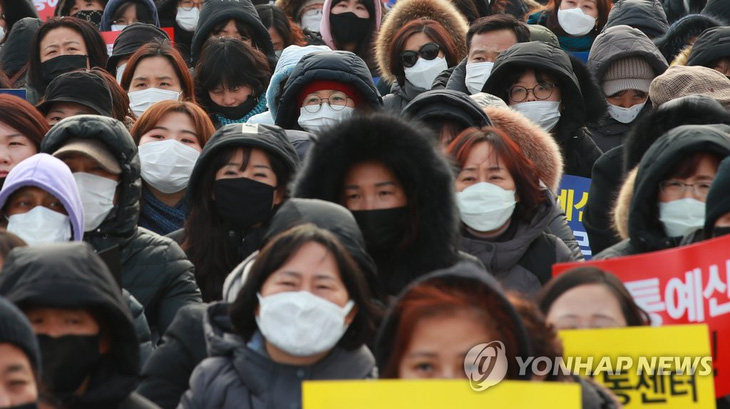Dân Hàn không dám ra khỏi nhà vì không khí quá ô nhiễm - Ảnh 1.