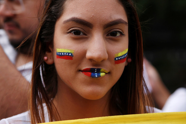 Mỹ công nhận tổng thống lâm thời mới tại Venezuela, biểu tình lan rộng - Ảnh 4.