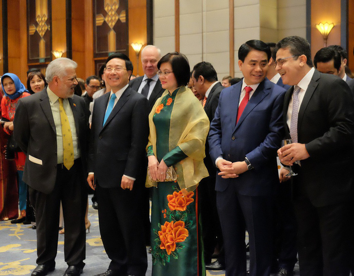 Phó thủ tướng nêu thông điệp hoà bình khi chúc Tết đoàn ngoại giao - Ảnh 2.