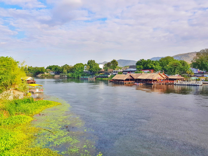 Kanchanaburi thơ mộng bên dòng sông Kwai - Ảnh 3.