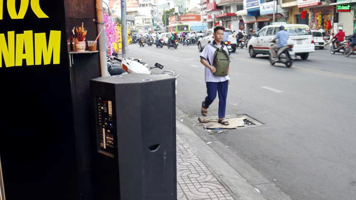 Gần tết, loa khủng càng hành dân, đường dây nóng nguội lạnh - Ảnh 1.