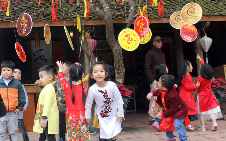 Văn Miếu không còn &quot;chim mồi&quot;, Bắc Ninh không cấm thưởng tiền quan họ