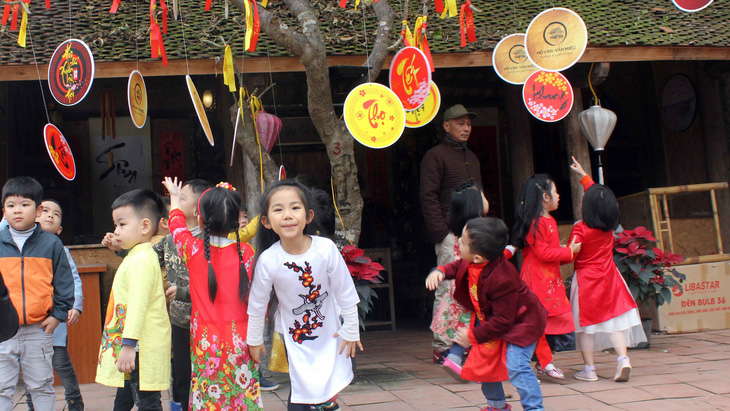 Văn Miếu không còn chim mồi, Bắc Ninh không cấm thưởng tiền quan họ - Ảnh 1.