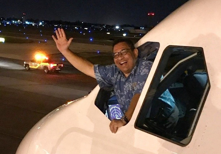 Máy bay Hawaiian Airlines đổi hướng hạ cánh khẩn vì tiếp viên đột tử - Ảnh 1.