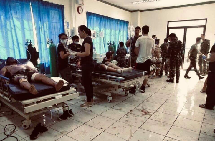 Đánh bom kép ở Philippines: 21 người chết, 71 người bị thương - Ảnh 2.