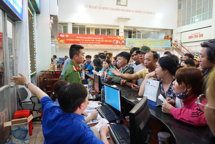 Sáng 29-1, khách mua vé tàu SE22 TP.HCM sẽ lên tàu ở... Bình Thuận - Ảnh 2.
