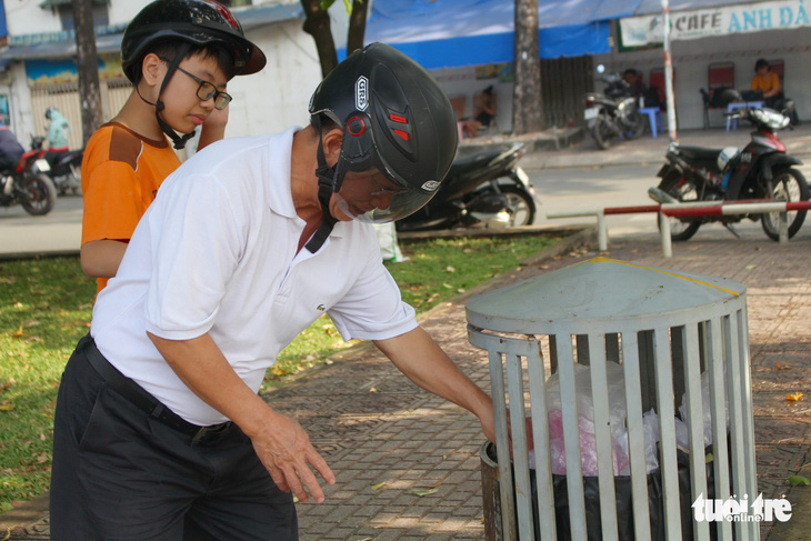 Thau, chậu thay thế bọc nilông tiễn ông Táo về trời - Ảnh 6.