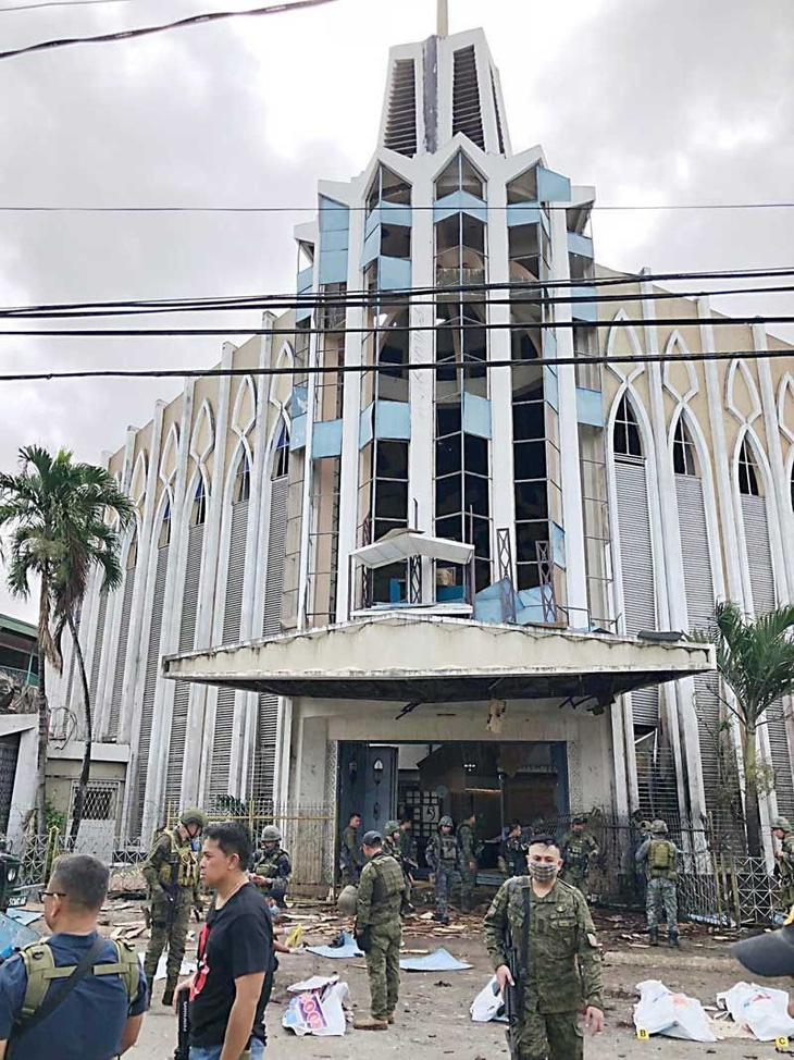 IS nhận đã đánh bom kép thảm khốc ở nhà thờ Philippines - Ảnh 1.