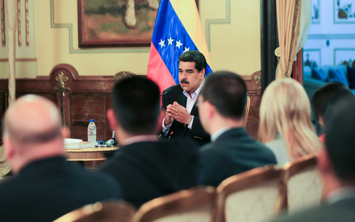Mỹ bắt đầu tung đòn kinh tế với chính quyền Maduro