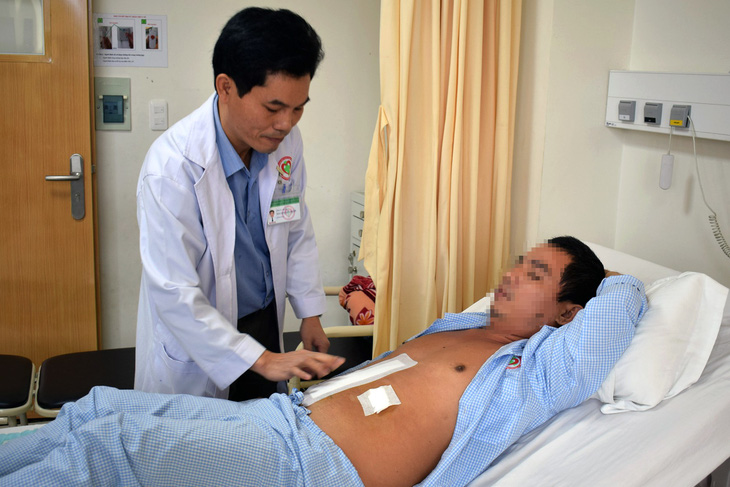 Bóc tách u lách “khủng” cho một bệnh nhân - Ảnh 1.
