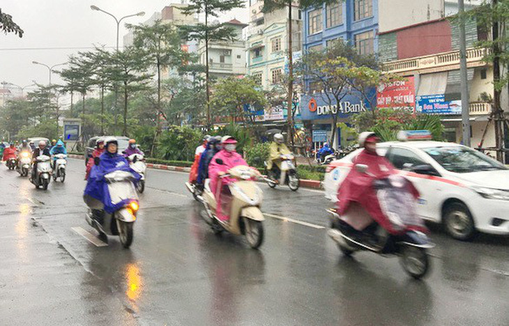 Đêm nay Bắc Bộ mưa rét, vài nơi Nam Bộ dông gió mạnh - Ảnh 1.