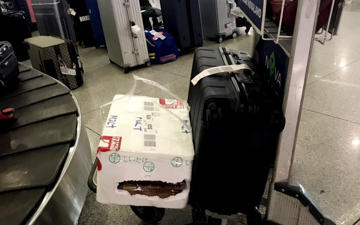 "Giám sát chặt" mà hành lý vẫn bị rạch?