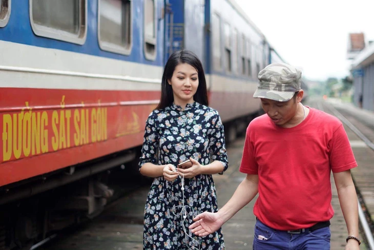 Phí Thùy Linh: Áo dài trọn vẹn một tiếng thương - Ảnh 4.
