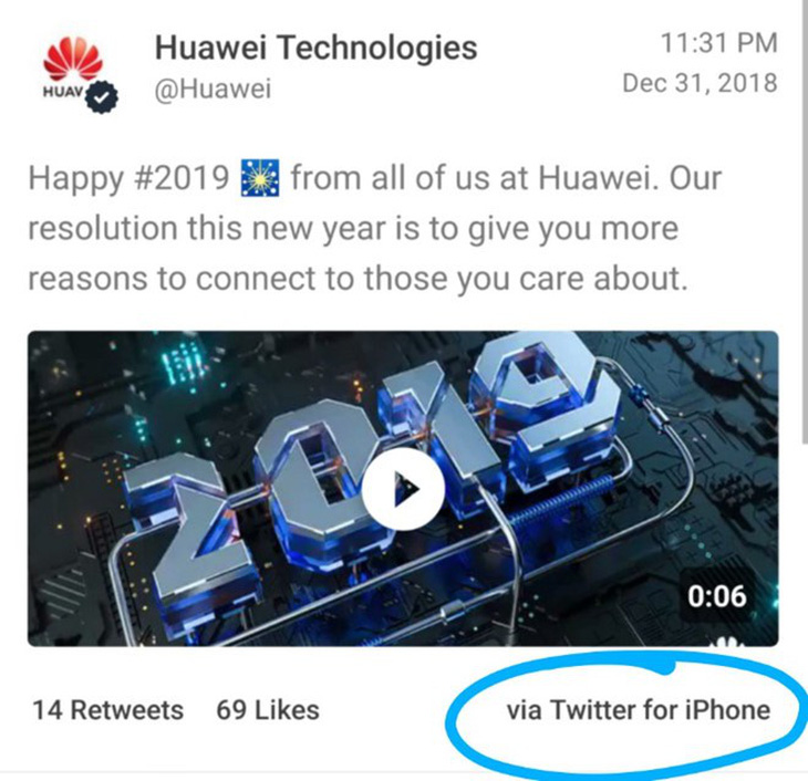 Huawei phạt nặng 2 nhân viên xài iPhone chúc tết - Ảnh 1.