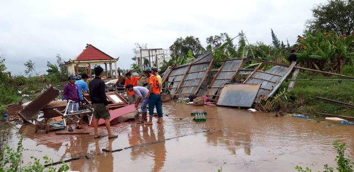 171 căn nhà ở Bạc Liêu bị sập và tốc mái do lốc xoáy - Ảnh 2.