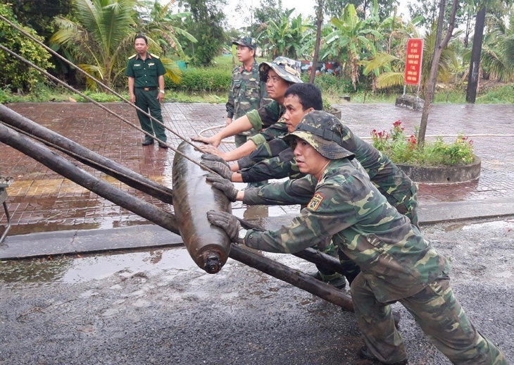 Hủy hơn 10 tấn bom, mìn trong một ngày - Ảnh 1.