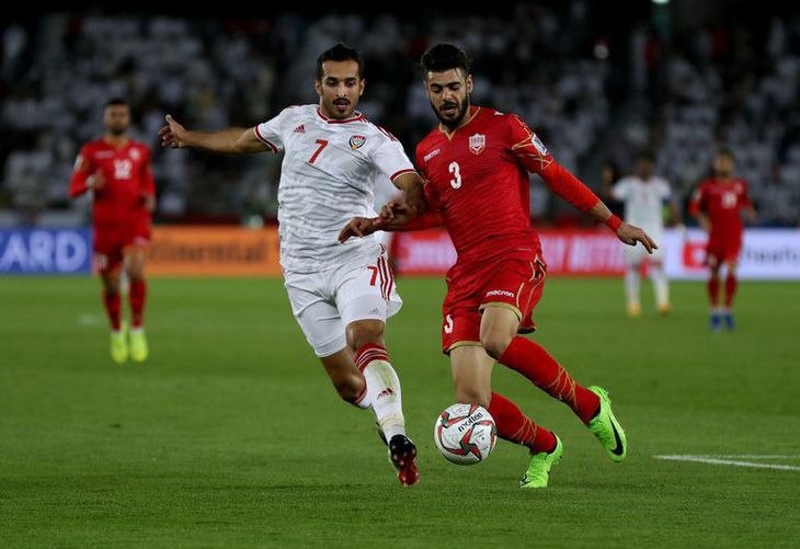 Nhờ trọng tài, chủ nhà UAE thoát thua Bahrain ở trận mở màn Asian Cup - Ảnh 1.