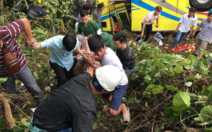 Xe gặp nạn ở đèo Hải Vân chở sinh viên Trường cao đẳng Kiên Giang