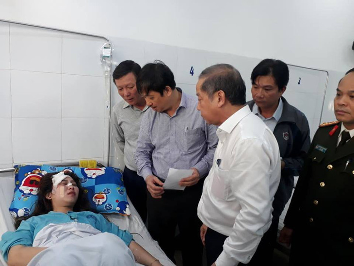 Hai tỉnh hỗ trợ nạn nhân xe khách lao xuống vực ở đèo Hải Vân - Ảnh 2.