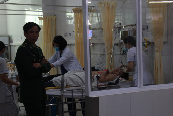 Hai tỉnh hỗ trợ nạn nhân xe khách lao xuống vực ở đèo Hải Vân - Ảnh 3.