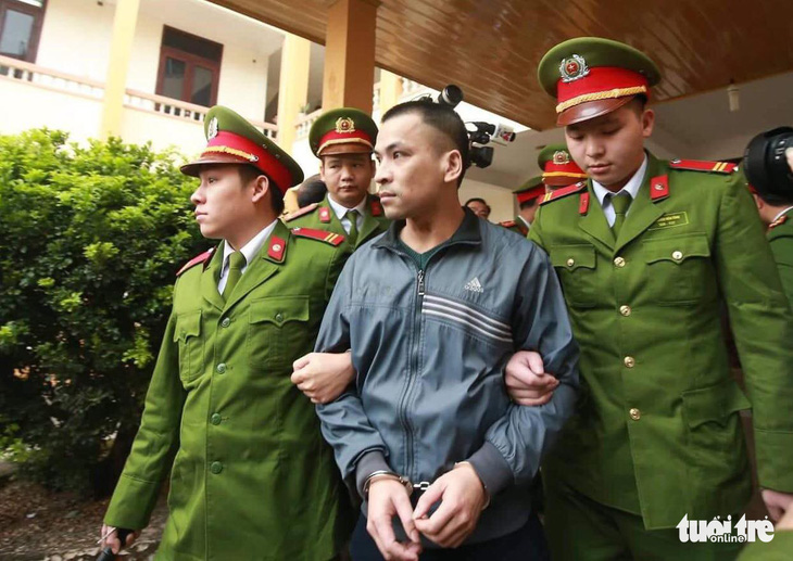 Nguyên giám đốc xuất hiện, BS Lương vắng mặt, hoãn phiên tòa chạy thận 9 người chết - Ảnh 3.