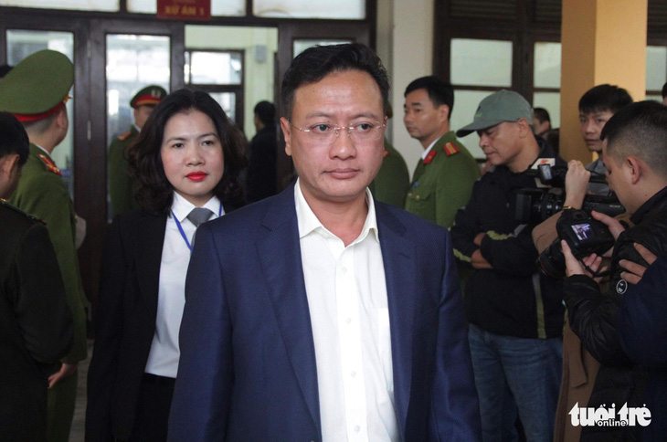 Nguyên giám đốc xuất hiện, BS Lương vắng mặt, hoãn phiên tòa chạy thận 9 người chết - Ảnh 5.