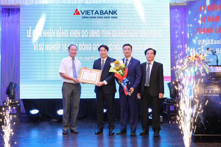 VietABank vinh dự nhận Bằng khen của UBND tỉnh Quảng Nam - Ảnh 1.