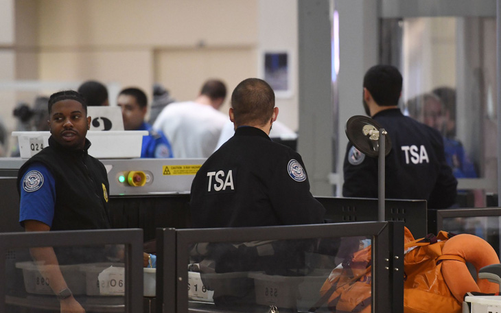 Hành khách bay tới Mỹ ‘nếm mùi’ chính phủ đóng cửa