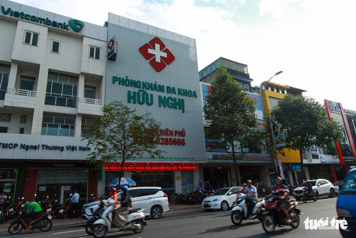 Chữa bệnh vượt phạm vi chuyên môn, phòng khám ở Đà Nẵng bị tước giấy phép 4,5 tháng - Ảnh 1.