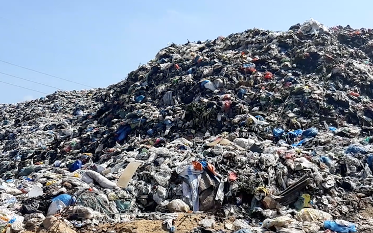 Video: Rác thải chất thành núi ở Hội An