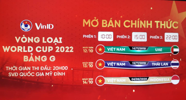 Vé trận Việt Nam - UAE bán hết trong ‘một nốt nhạc’ - Ảnh 1.