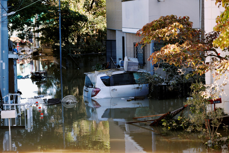 Siêu bão Hagibis suy yếu, Nhật lại đối mặt nguy cơ lũ lụt - Ảnh 2.