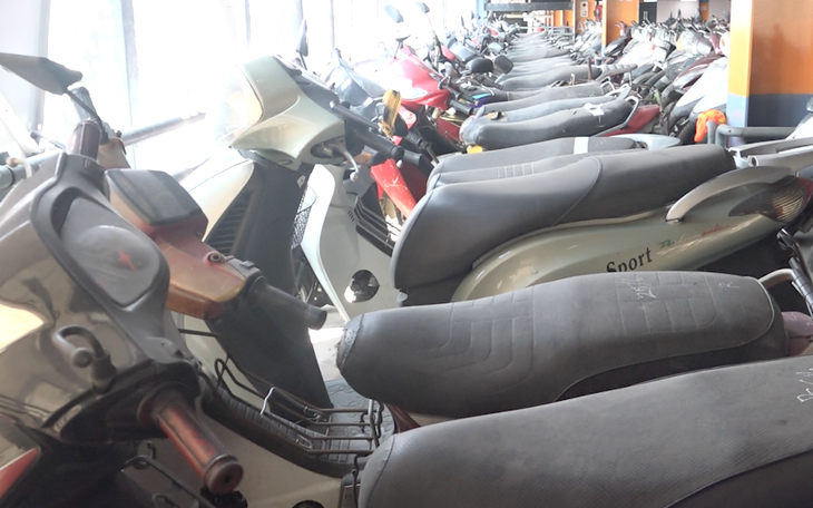 Video: Hàng trăm xe máy vô chủ ở sân bay Tân Sơn Nhất